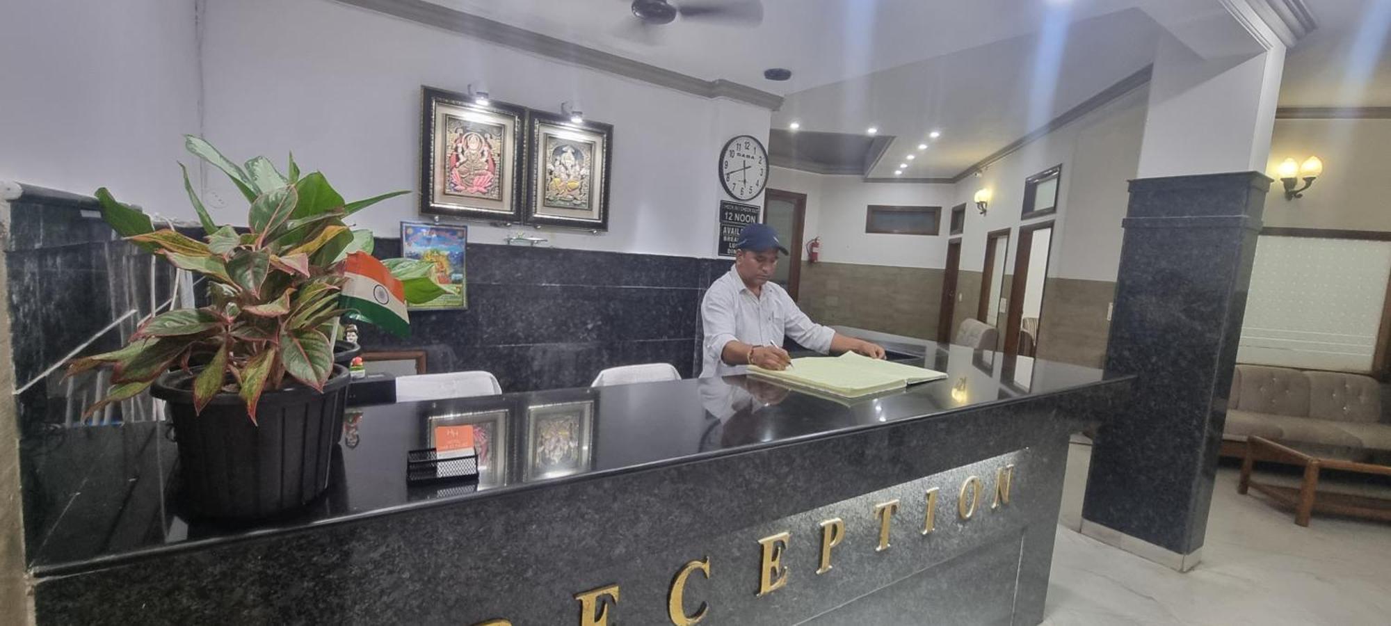 Hotel Har Ki Pauri By Around Stays Haridwar Ngoại thất bức ảnh